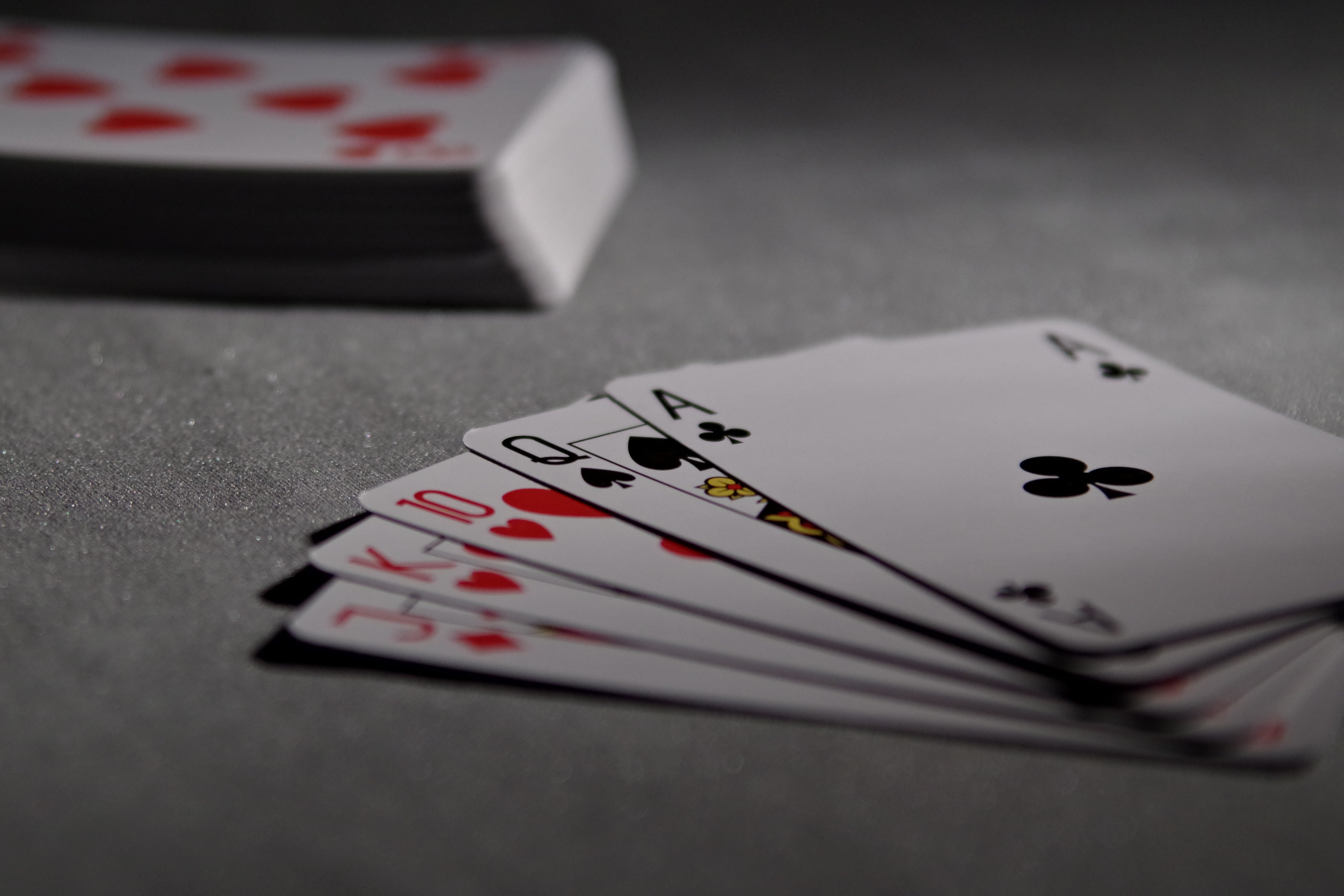 用數學破解魔術：紅黑撲克牌，為什麼紅牌張數和黑牌一樣多？